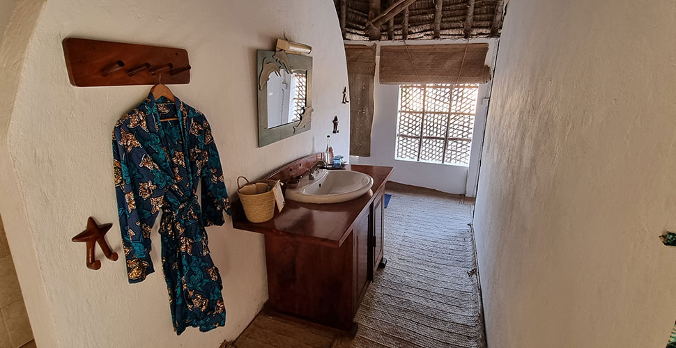 Emayani Beach Lodge / Pangani 3