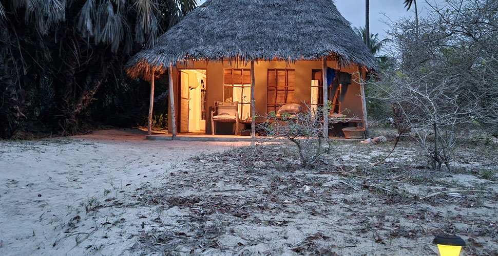 Emayani Beach Lodge / Pangani 15