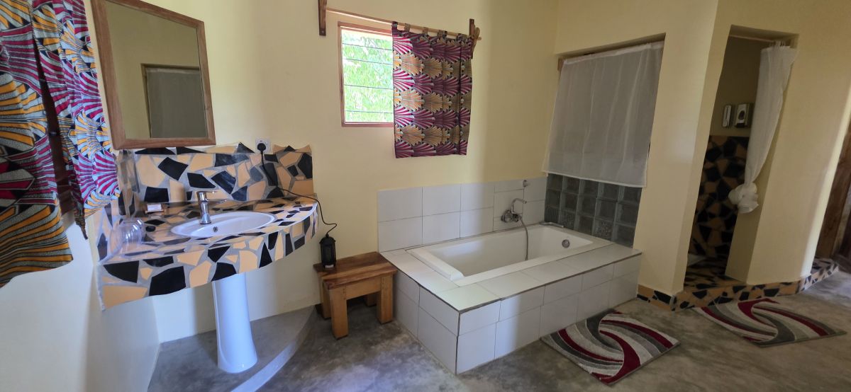 Maasai Giraffe Eco Lodge / Lake Natron 3