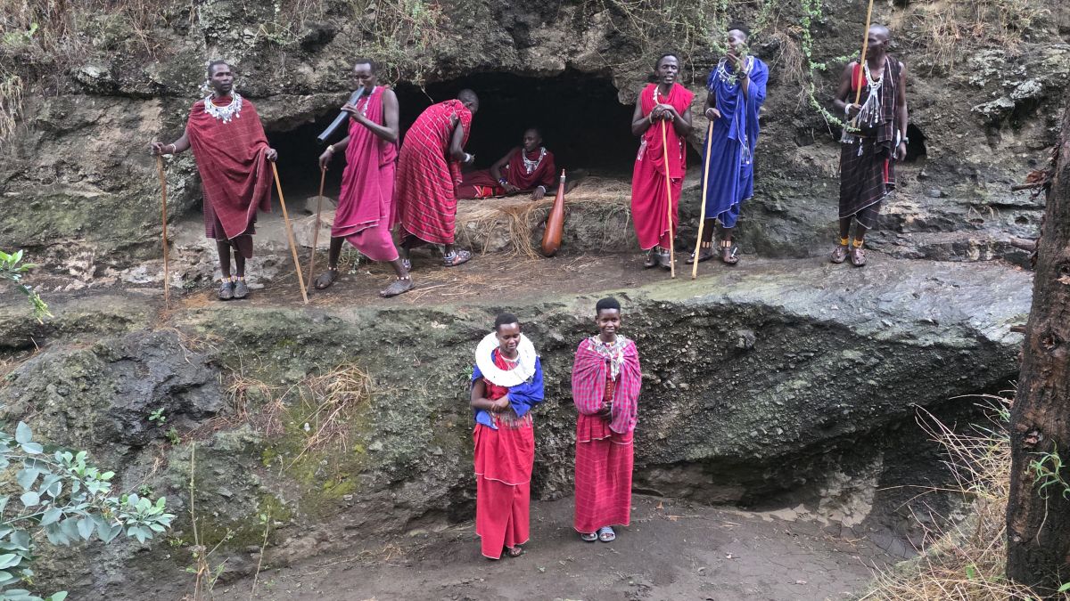 Maasai Sacred Site Mukuru „The Cave“ / Africa Amini Life 4