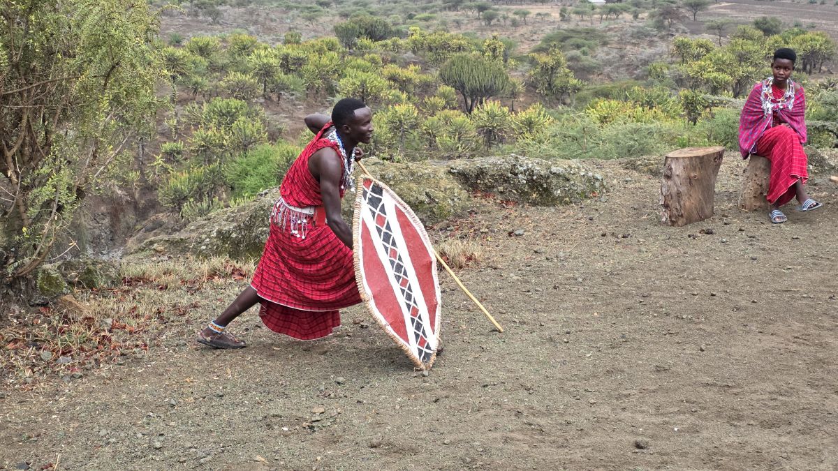 Maasai Sacred Site Mukuru „The Cave“ / Africa Amini Life 15