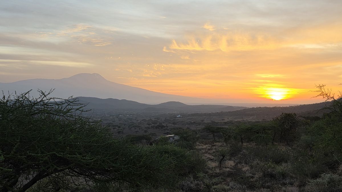 Maasai Sacred Site Mukuru „The Cave“ / Africa Amini Life 14